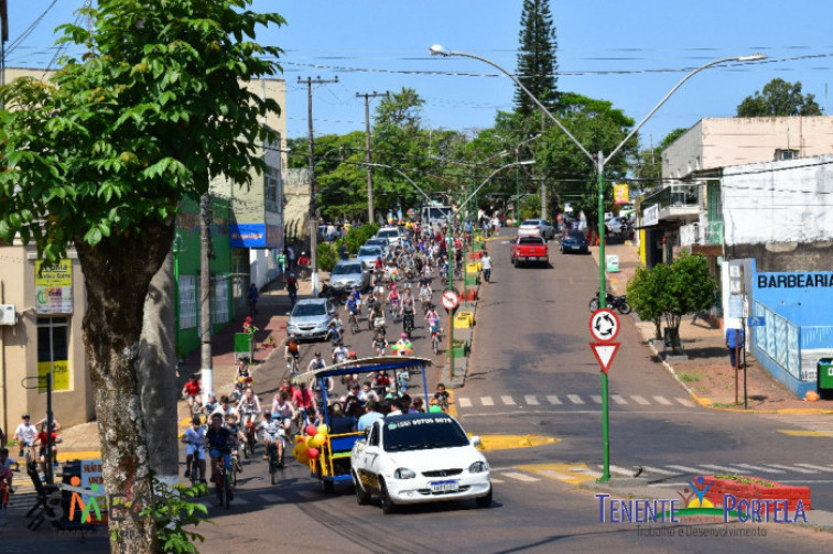 Passeio Ciclístico reuniu dezenas de participantes e sorteou 5 bicicletas