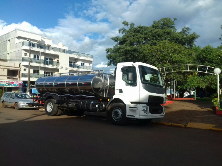 Tenente Portela adquire caminhão e tanque para transporte de leite fluido