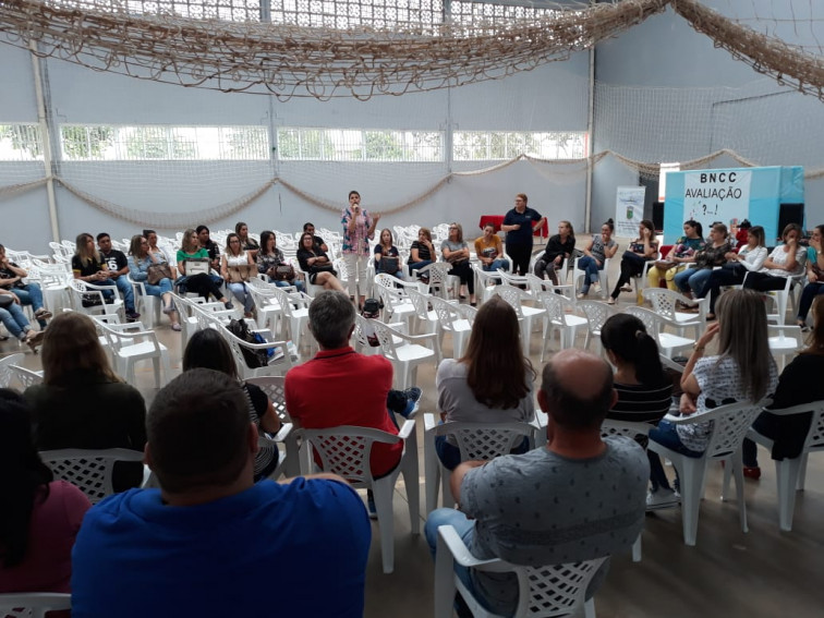 Professores da Rede Municipal e Estadual  se reúnem para  4º  dia D