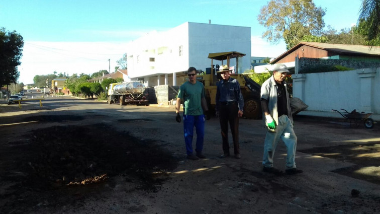 Operação Tapa-buraco recupera asfalto danificado pela chuva