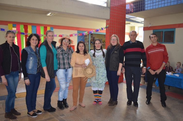 Escolas Municipais Festejam São João