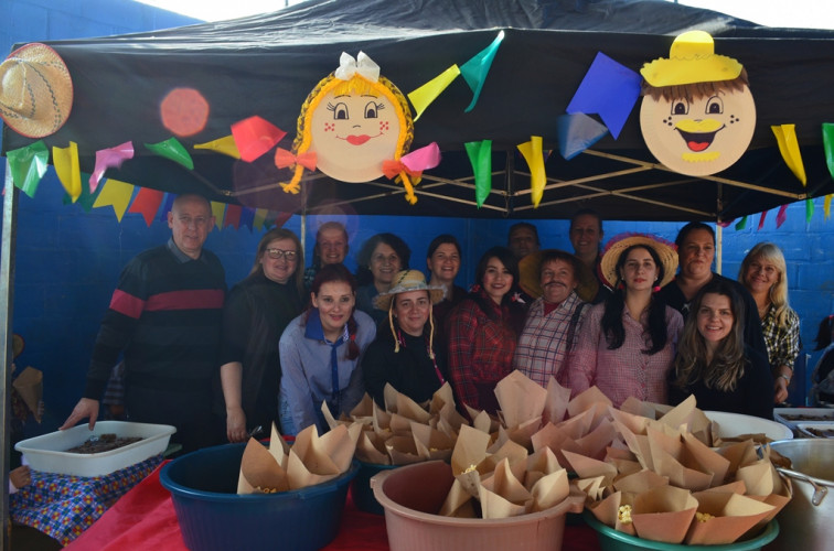 Escolas Municipais Festejam São João