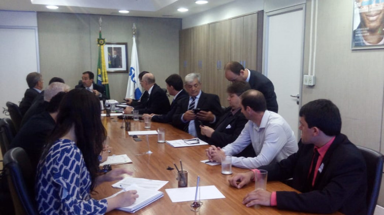 Comitiva de Prefeitos e vereadores vão a Brasília na busca de recursos  para Saúde